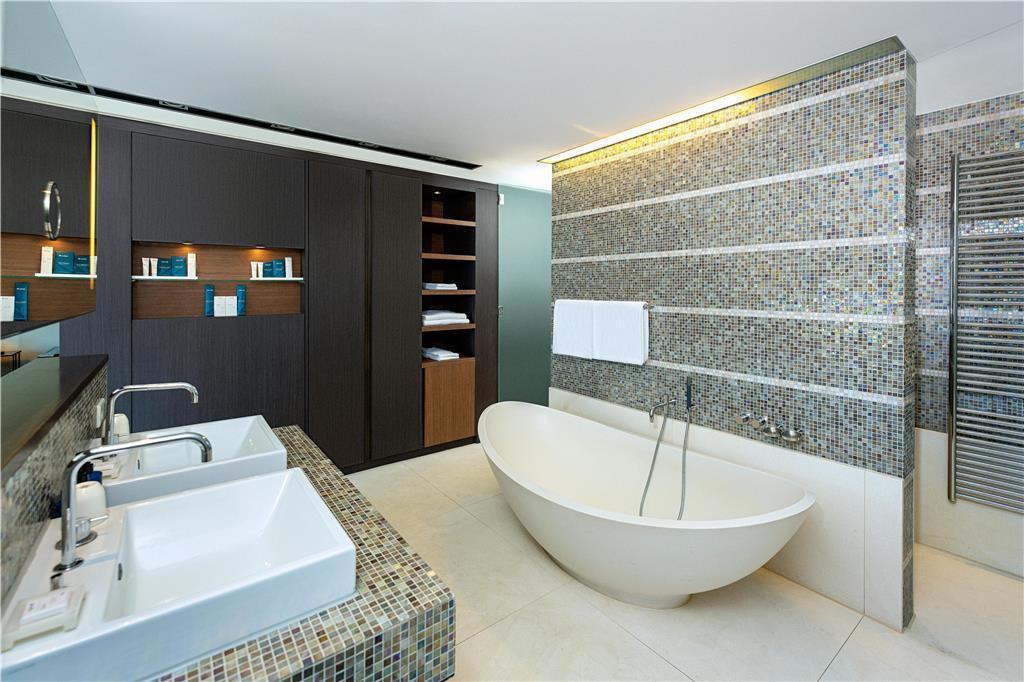 Hotel Radisson Blu Media Harbour Hotel, 4*