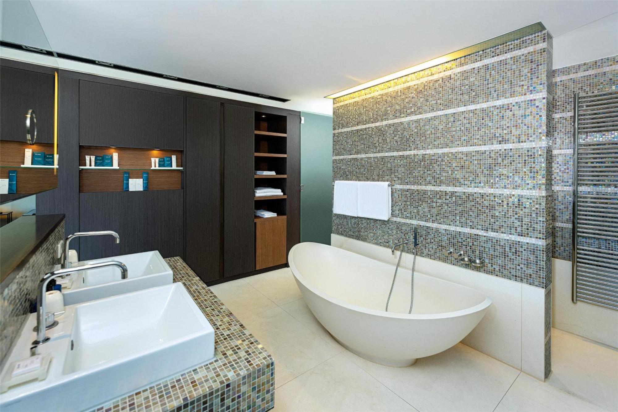 Radisson Blu Media Harbour Hotel, Hotel