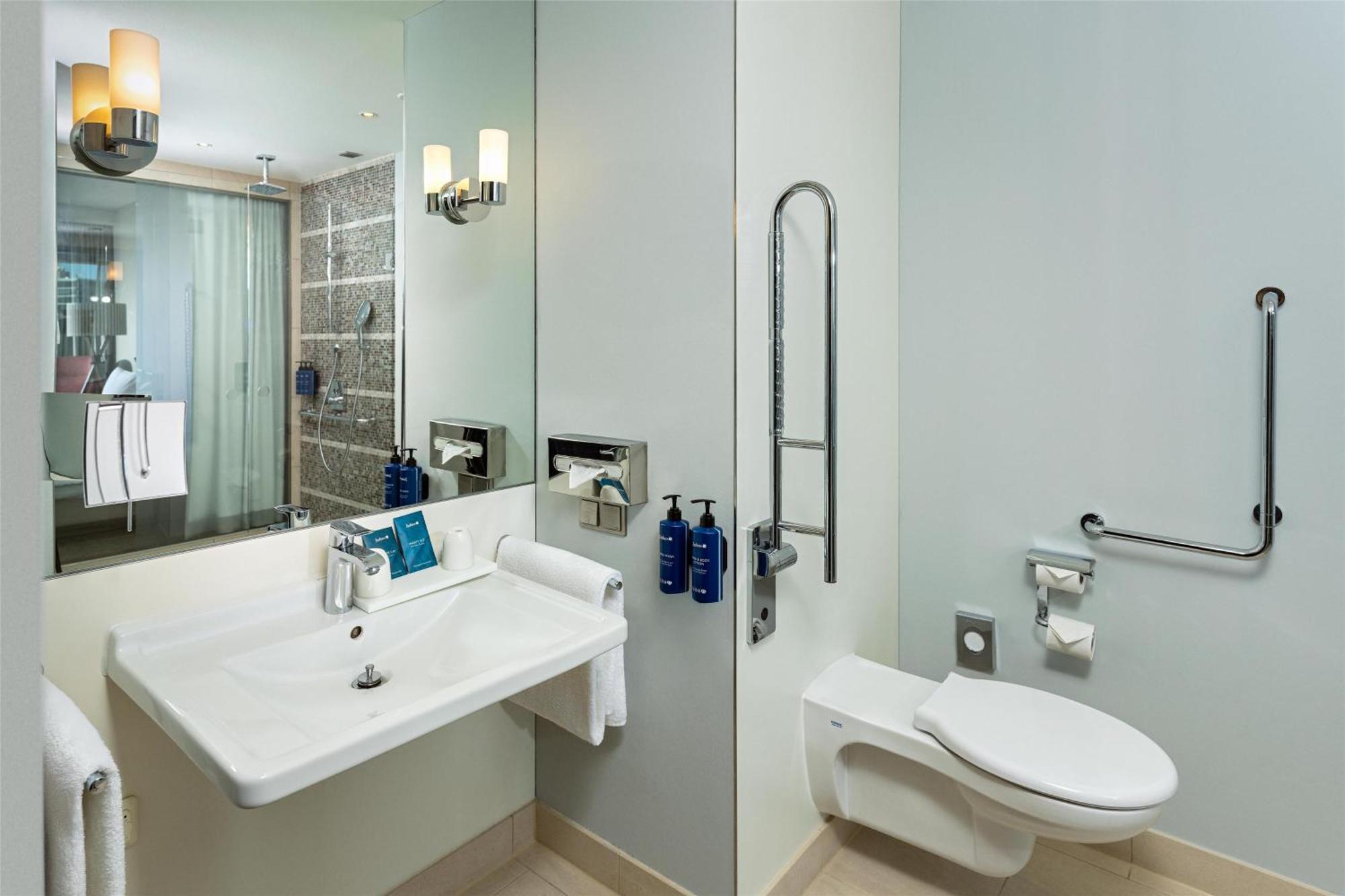 Hotel Radisson Blu Media Harbour Hotel, 4*